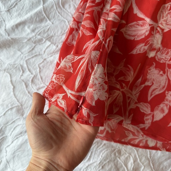 Ann Taylor Red Flowy Sleeveless Tank Top High Nevk Floral - Picture 6 of 7